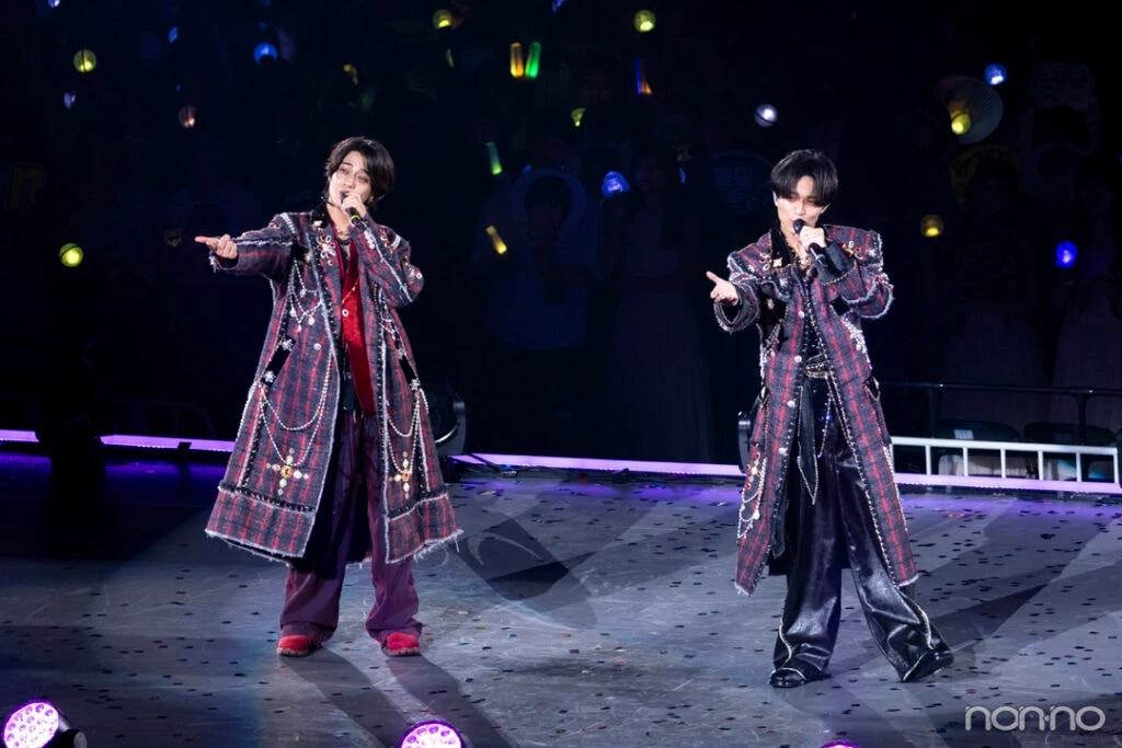 バックステージでパフォーマンスするKing & Prince