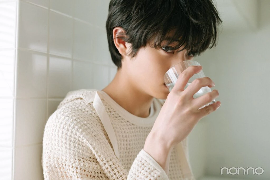黒川想矢さん水飲み画像