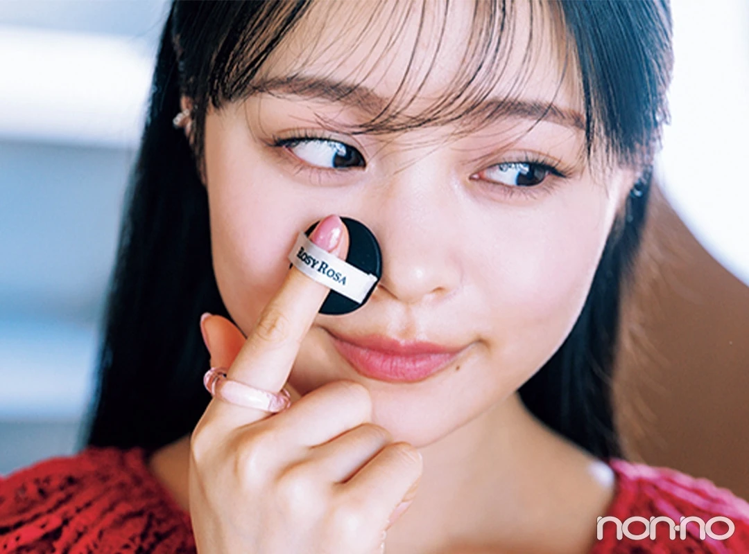 ベースメイクの直し方 パフでテカリもリセット! ROSY ROSA(ロージーローザ)マルチファンデパフ<プチサイズ> 林芽亜里