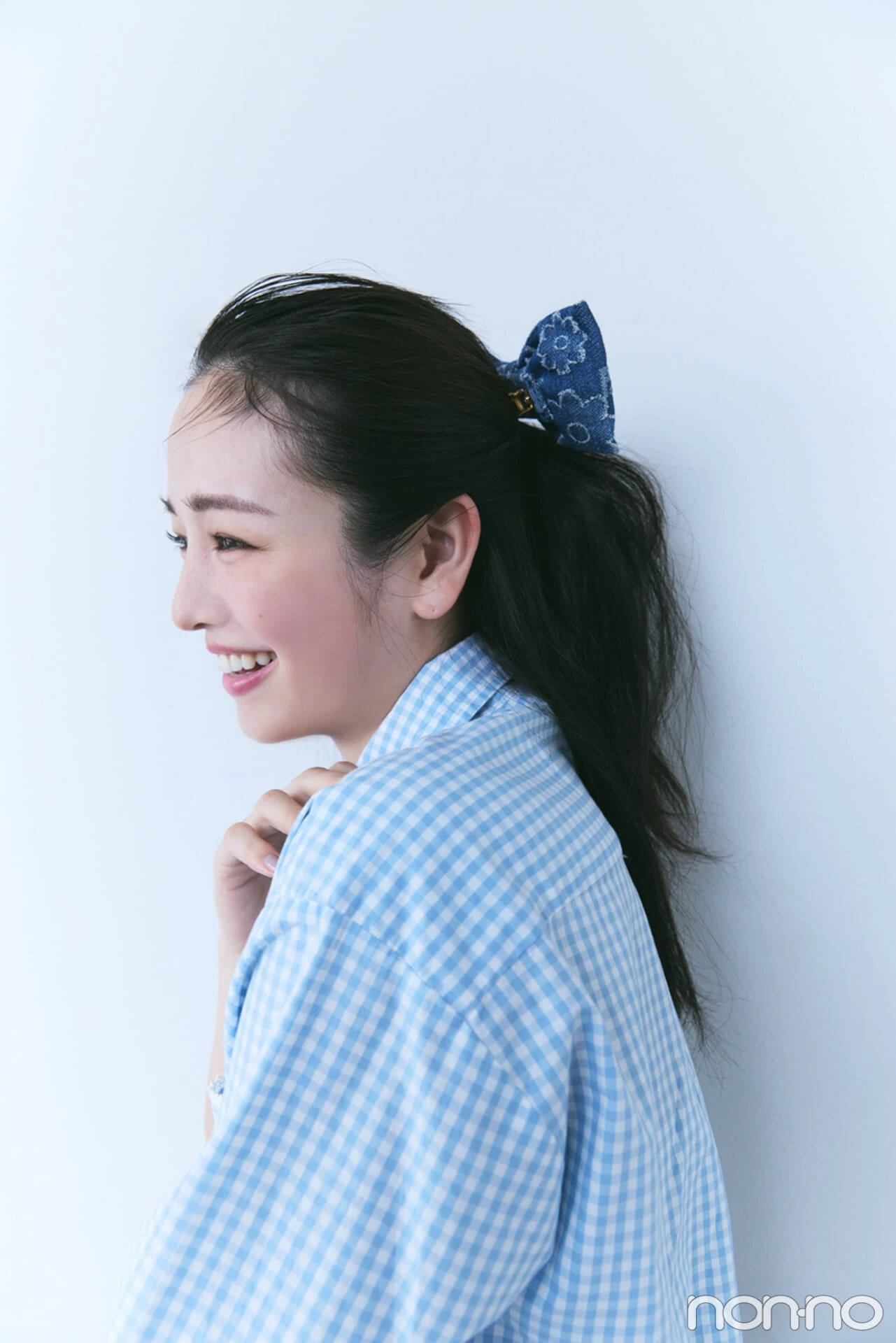 フェンディ リボンヘアクリップをつけた横田真悠