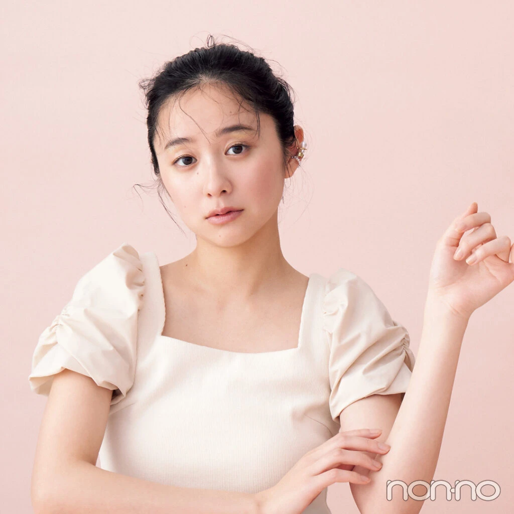 堀田真由の20歳からの神コスメ大賞モデルカット10-1