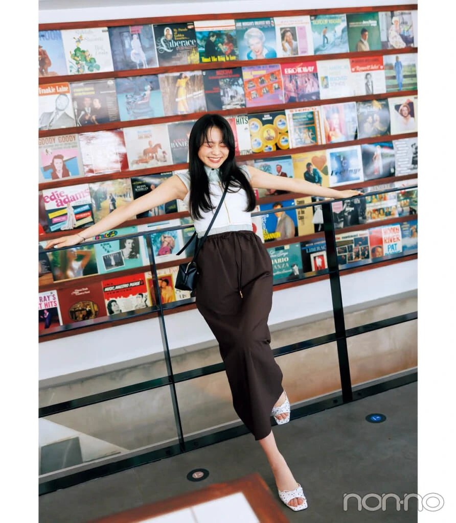 30度 くもりのち雨の日の服装