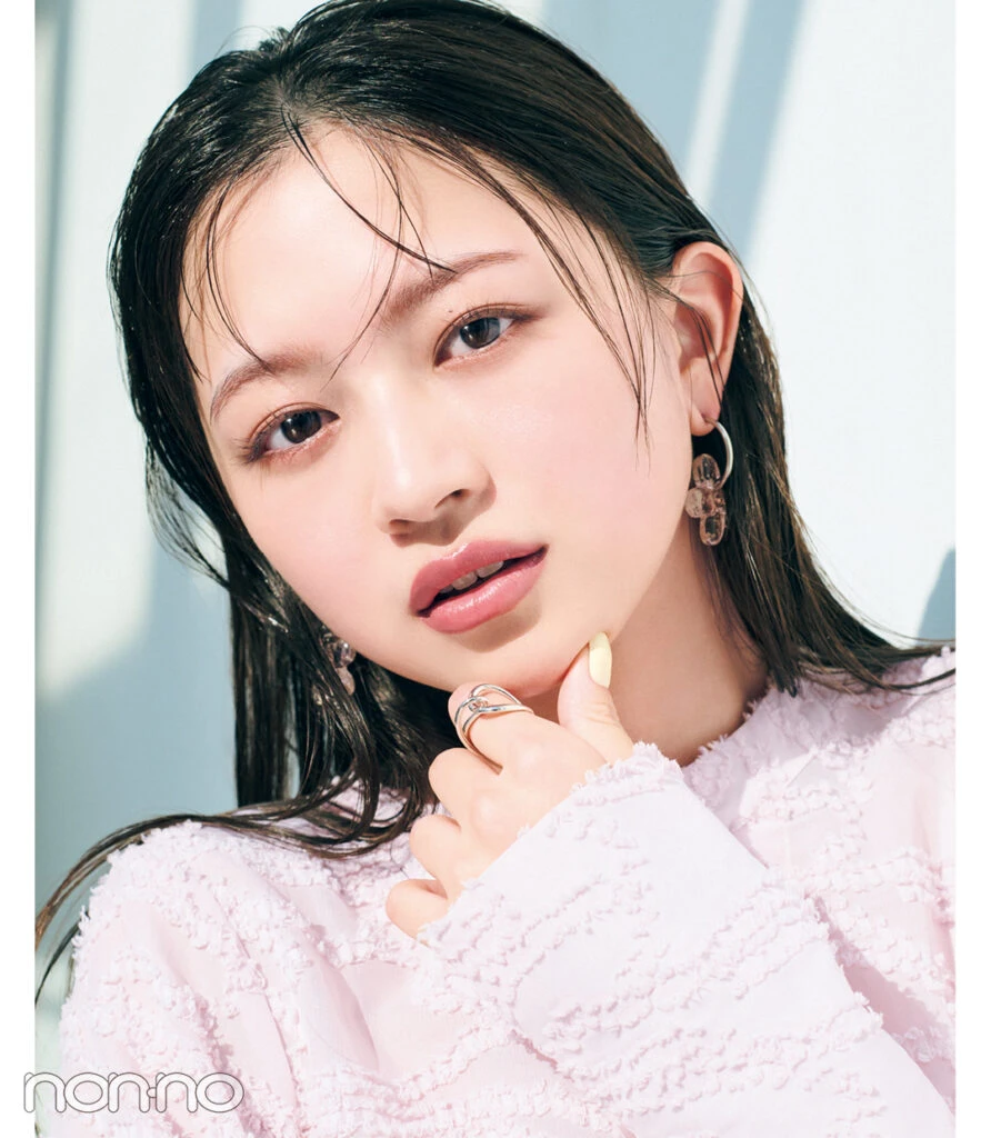 佐藤和奏の口角上向きリップペンシルの基本モデルカット1