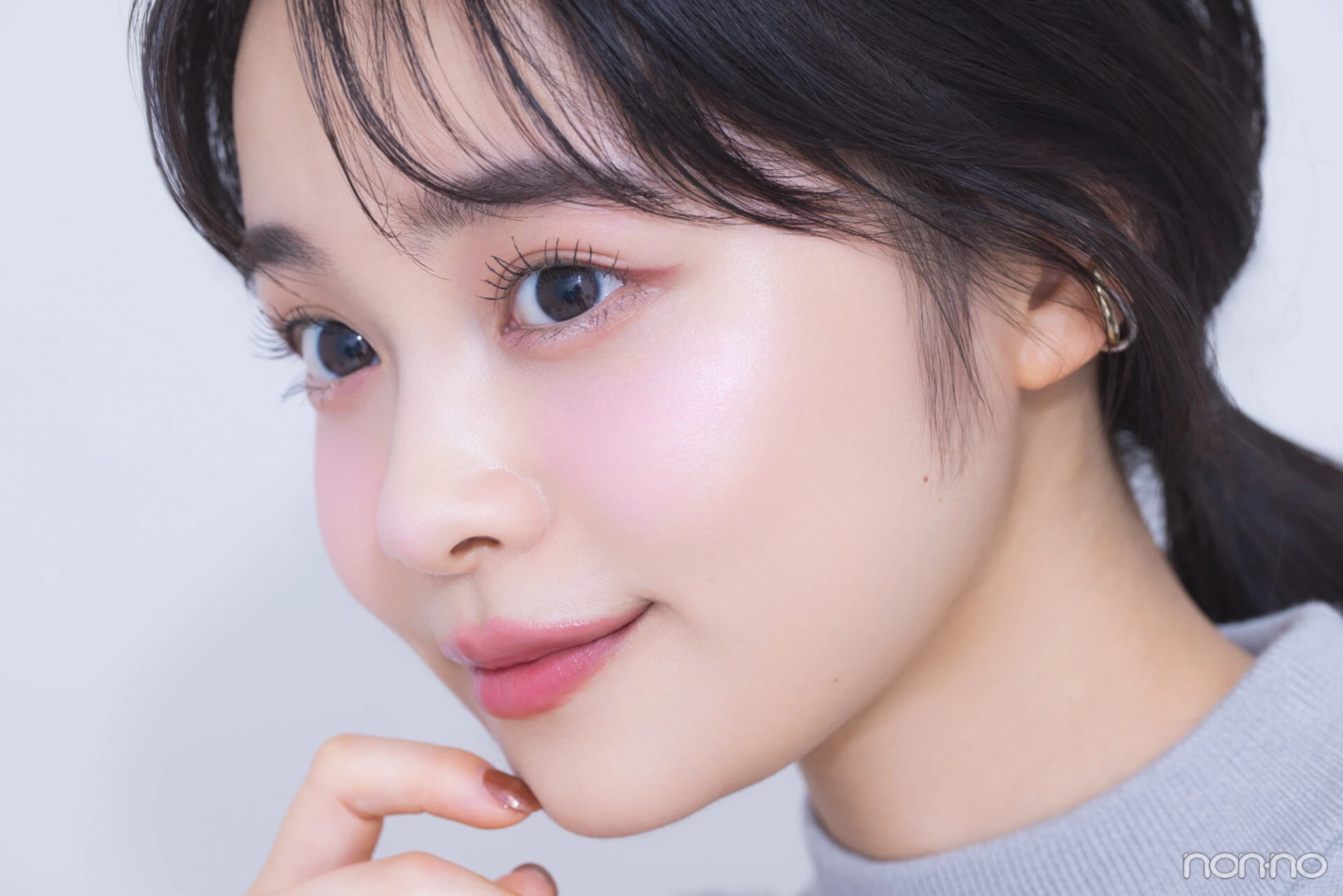 吉田朱里さんが提案する林芽亜里のチークメイク