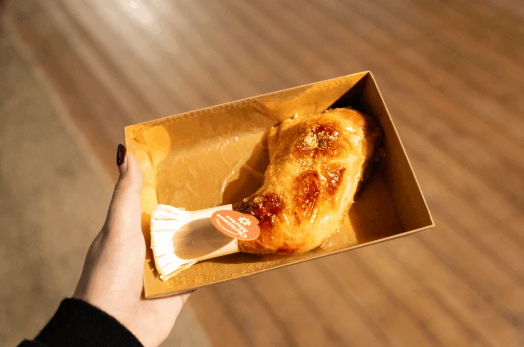 麻布台ヒルズ クリスマスマーケット　GOOD GOOD MEAT　購入したクリスマスローストチキン
