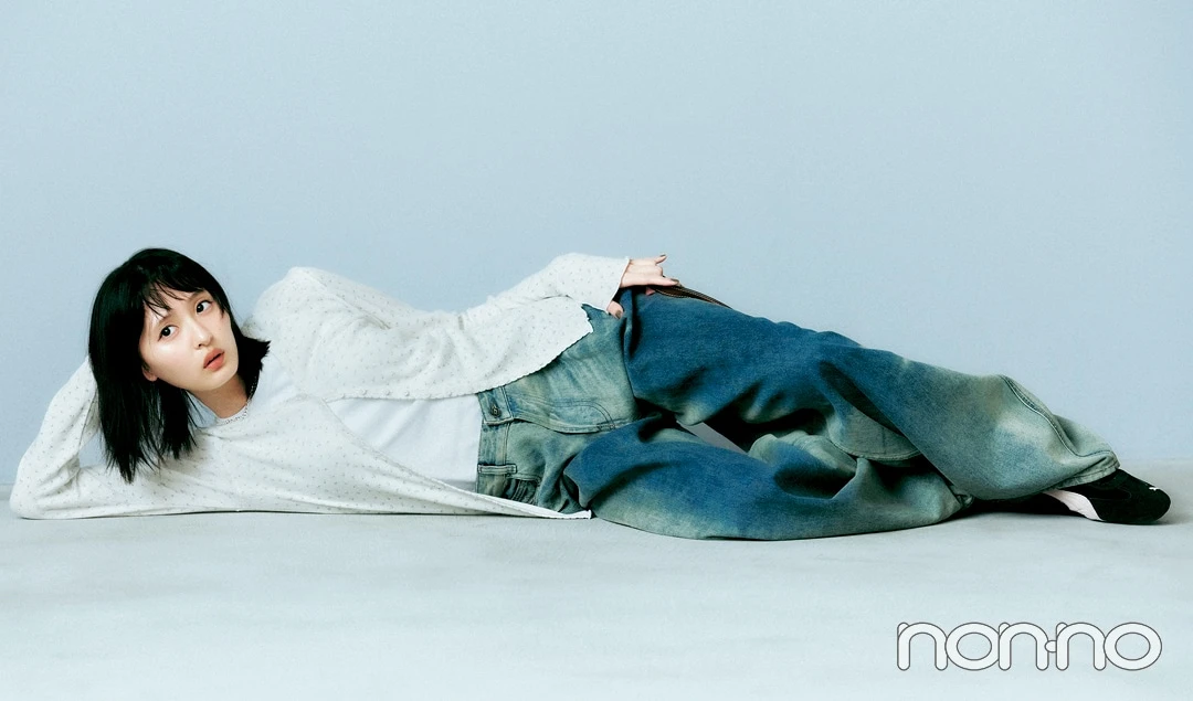 DIESEL〈ディーゼル〉のおすすめデニムRelaxed Jeans 1987 D-Khelzをはいた遠藤さくら