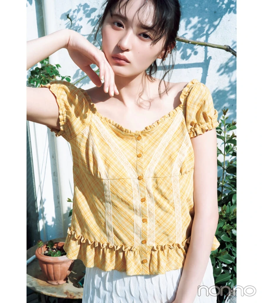 遠藤さくらが着る、イエローのチェック柄コーデ