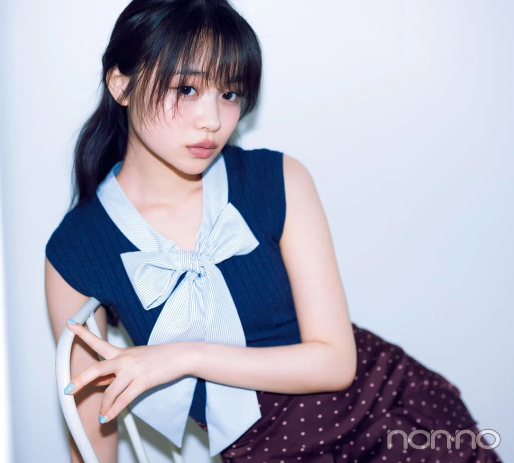 林芽亜里の令嬢ネイビーモデルカット　リボンつきノースリ