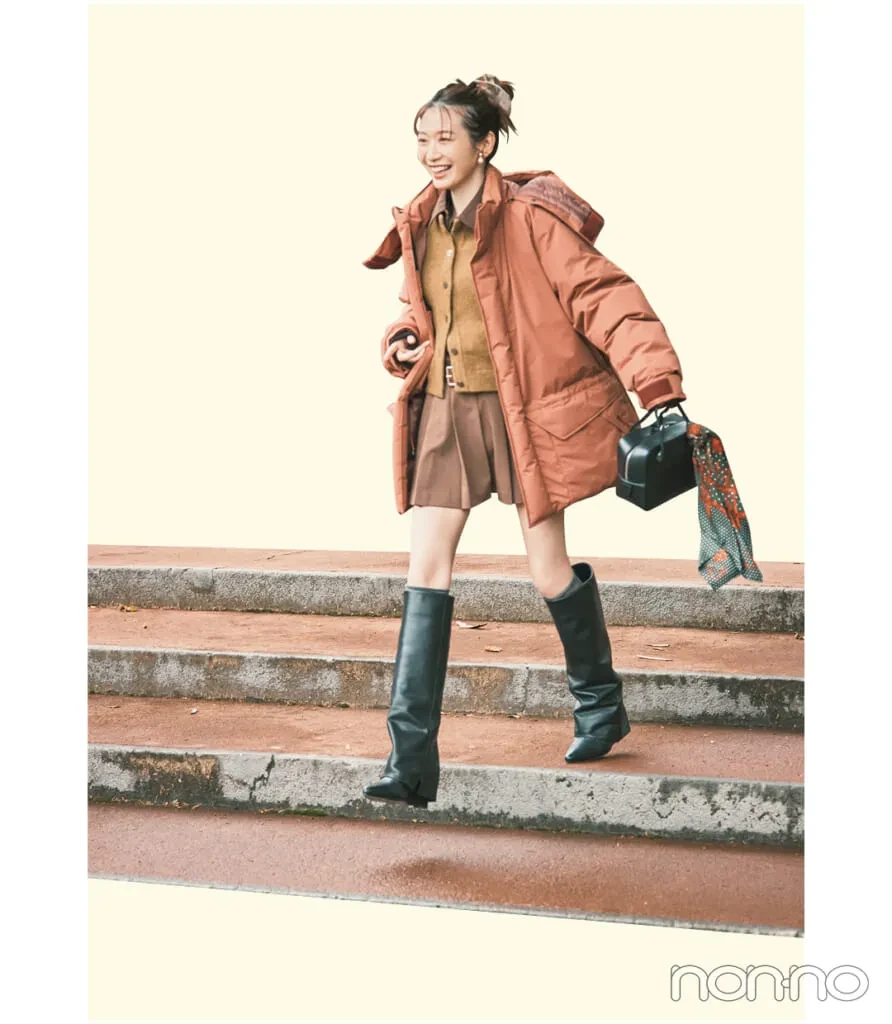 岡本夏美の大学生の一週間コーデ、金曜日のミニスカスタイル