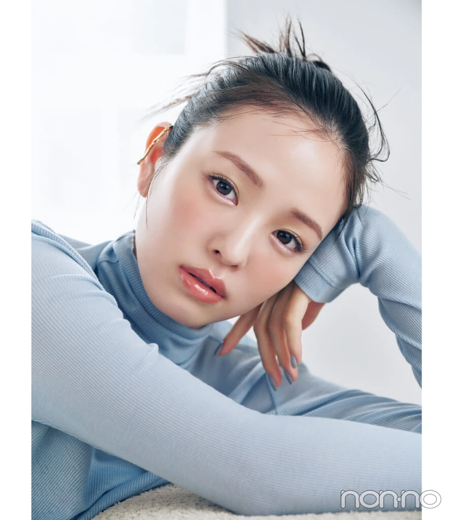 横田真悠のラテカラー×内側にまぁるく=大人と可愛いの二面性チーク