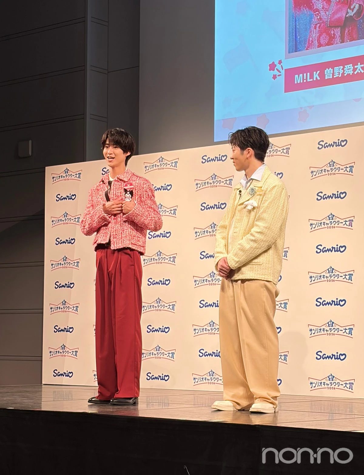 クロミのマスコットを紹介するM!LKの曽野舜太と吉田仁人