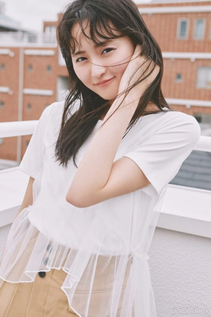 遠藤さくらのチュールキャミセットTシャツの寄り