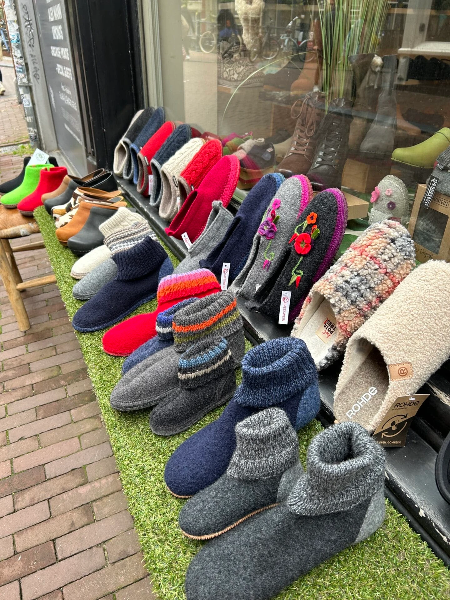 女子旅のすすめ　木靴のお店