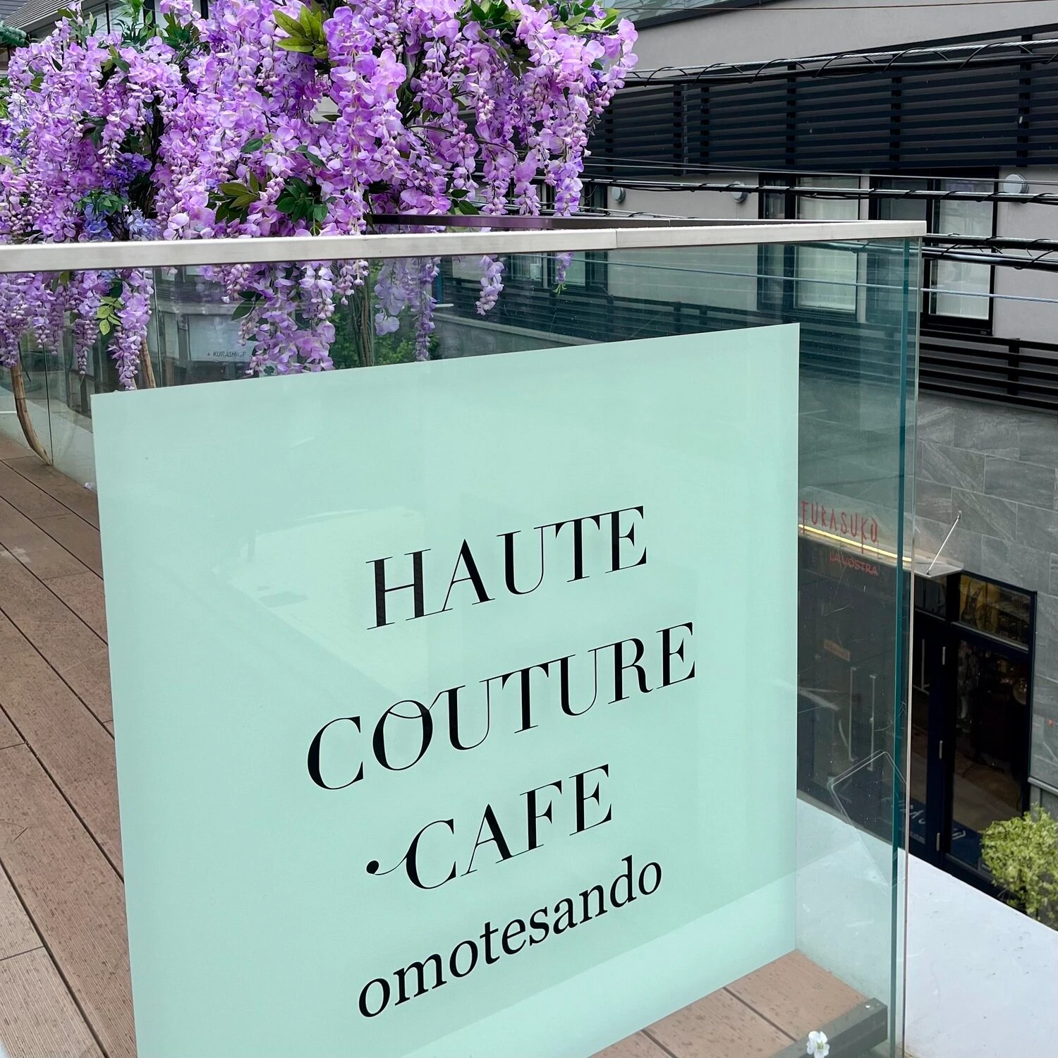 オートクチュールカフェ 表参道 看板