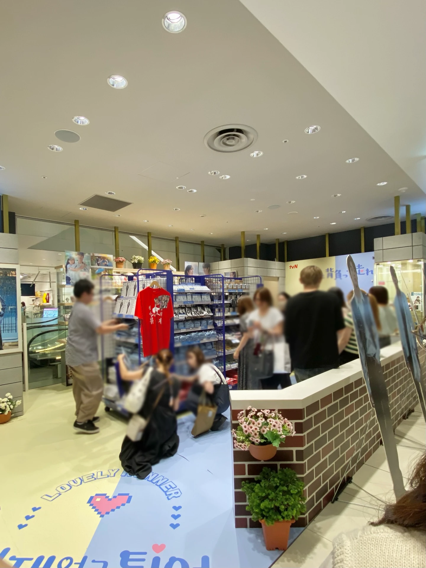 渋谷PARCOで開催中の「ソンジェ背負って走れ」ポップアップショップの店内。