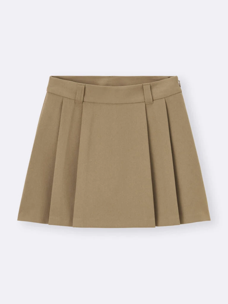 GUのサイドプリーツスコートのベージュ