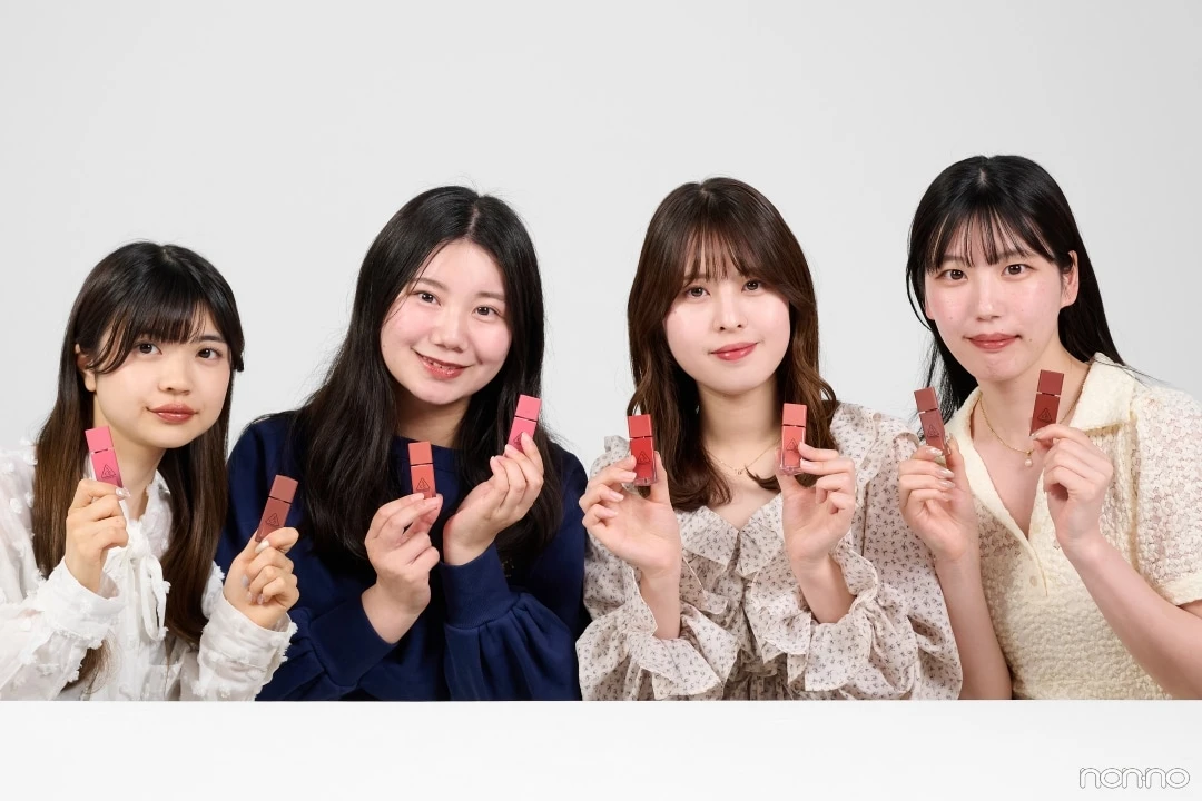 3CEの新作リップ「ガミーオイルティント」のお気に入りカラーを持った大学生エディターズ