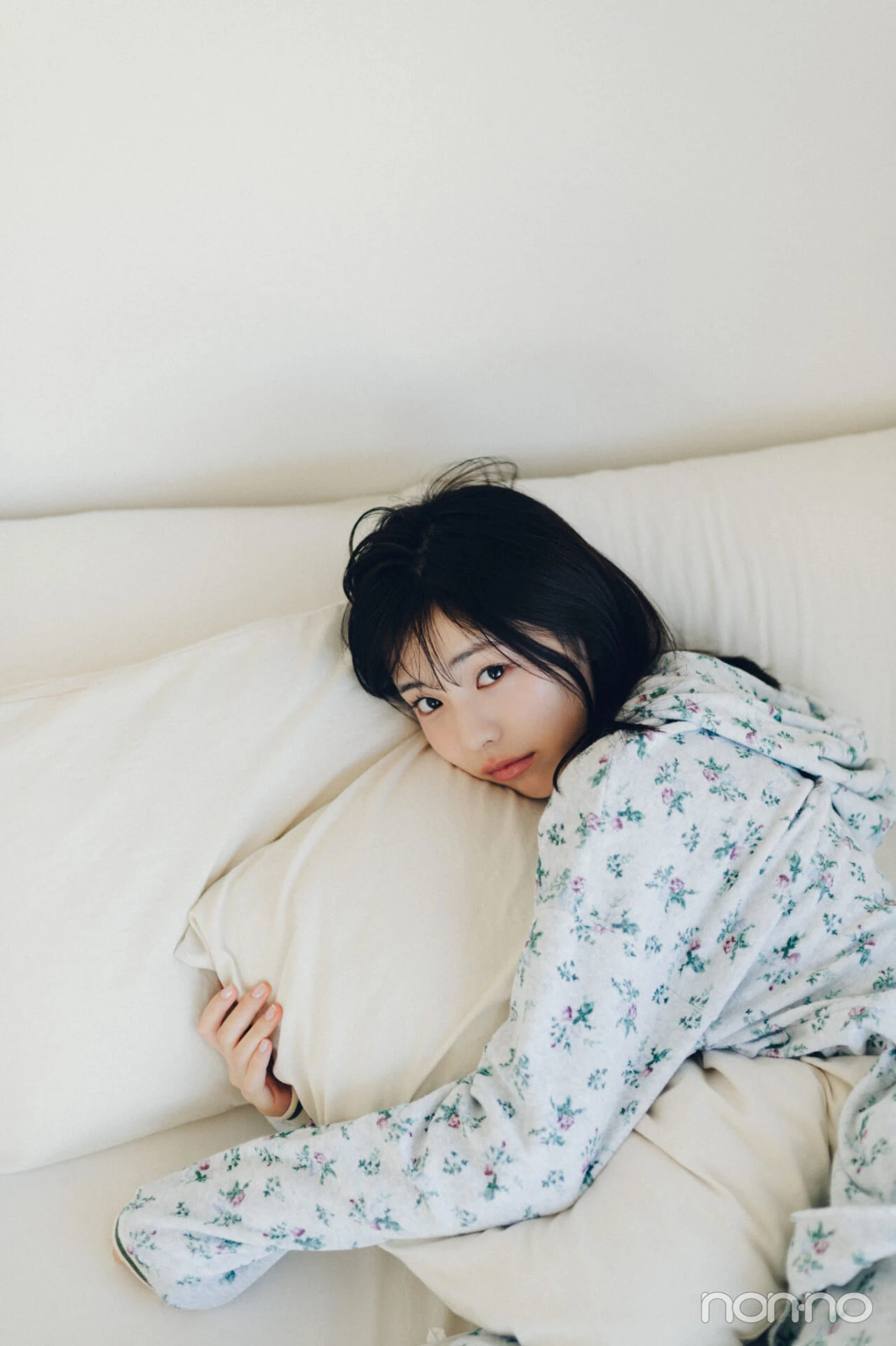 菊地姫奈のひなでぃぐ。第8回の寝転がるショット