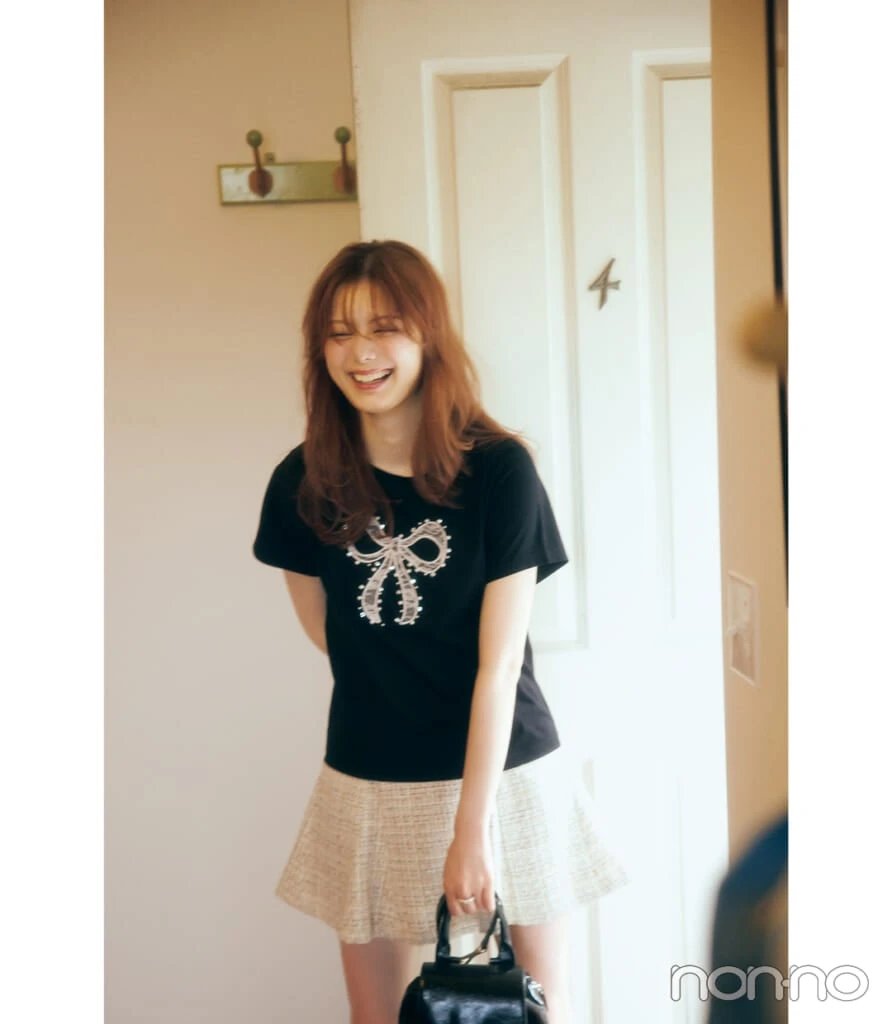 紺野彩夏のレース、リボンTシャツコーデ1