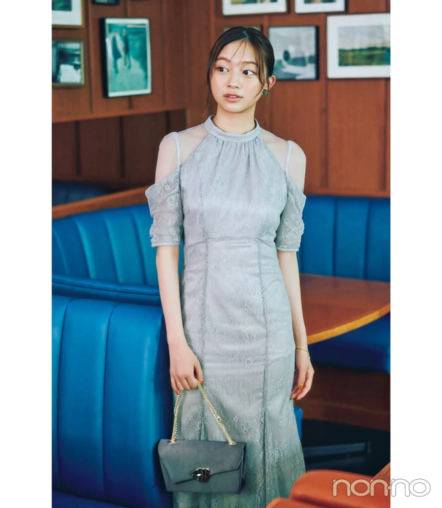 結婚式の服装は、レースや光沢のある華やかな素材を選ぶ！