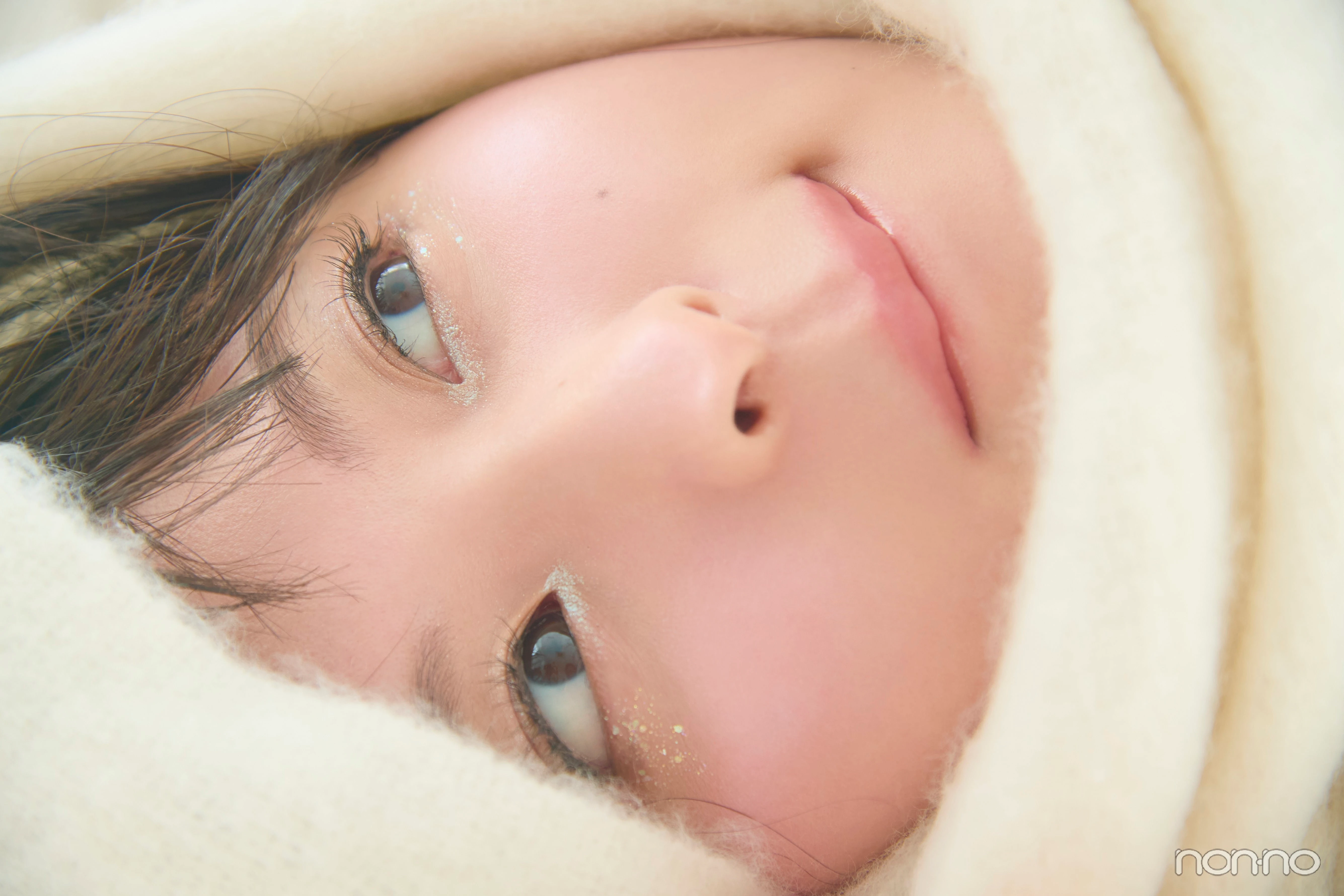遠藤さくらにリクエストメイクの透明感メイクのチークの仕上がり