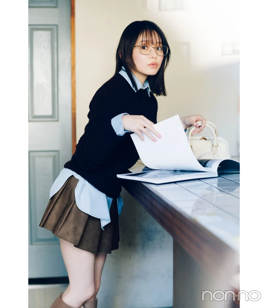 冬のニット×シャツ×ロングブーツ×ミニスカコーデ