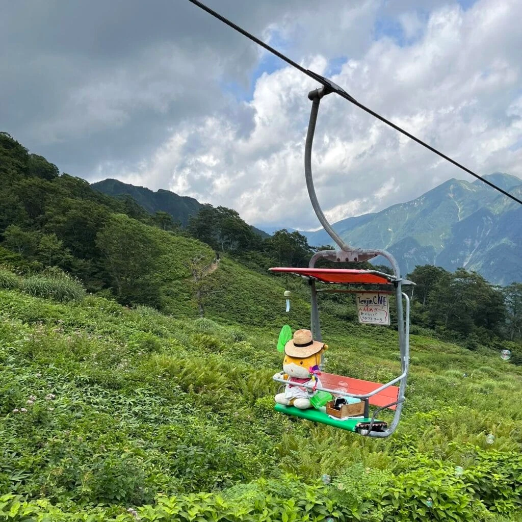 谷川岳ヨッホ リフトに乗るぐんまちゃん