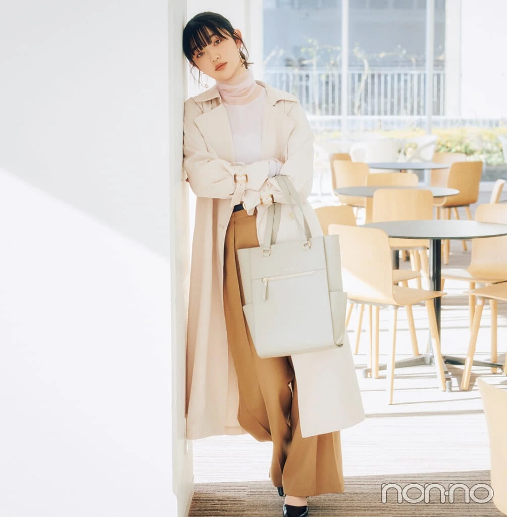 女子大生の通学バッグ／大容量でもスマートに持てる縦長タイプがおすすめ！