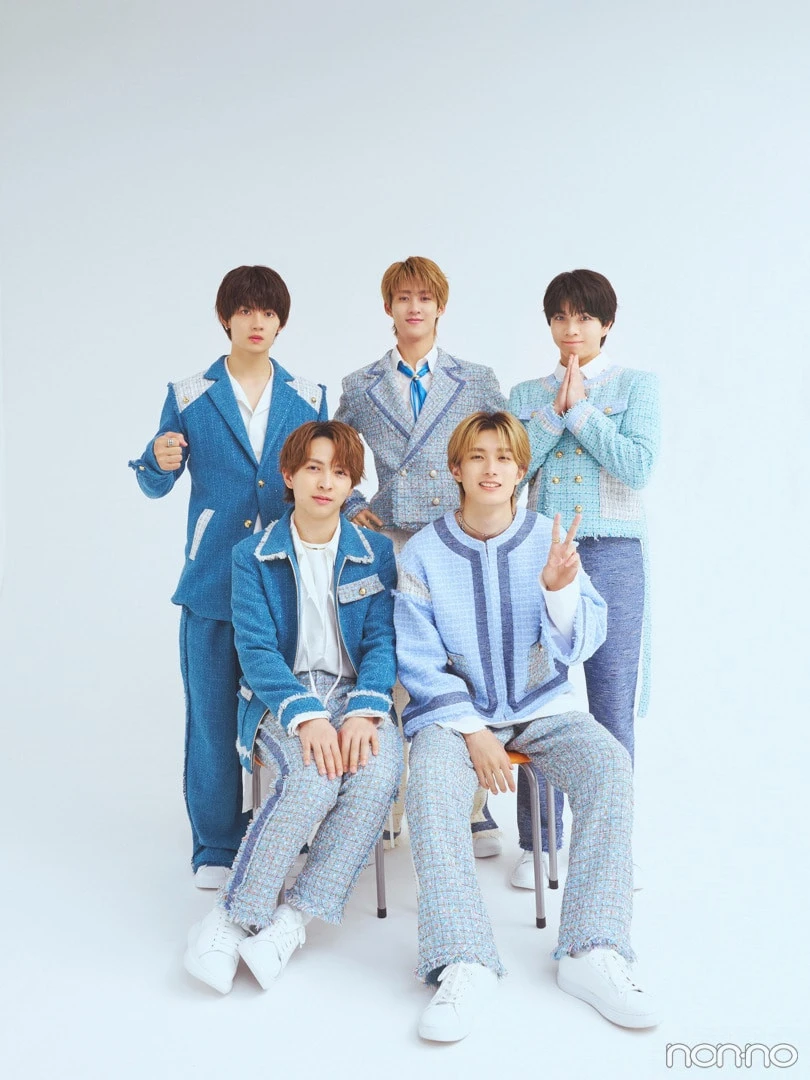 5人組ボーカルダンスユニットM!LKの家族写真風集合カット