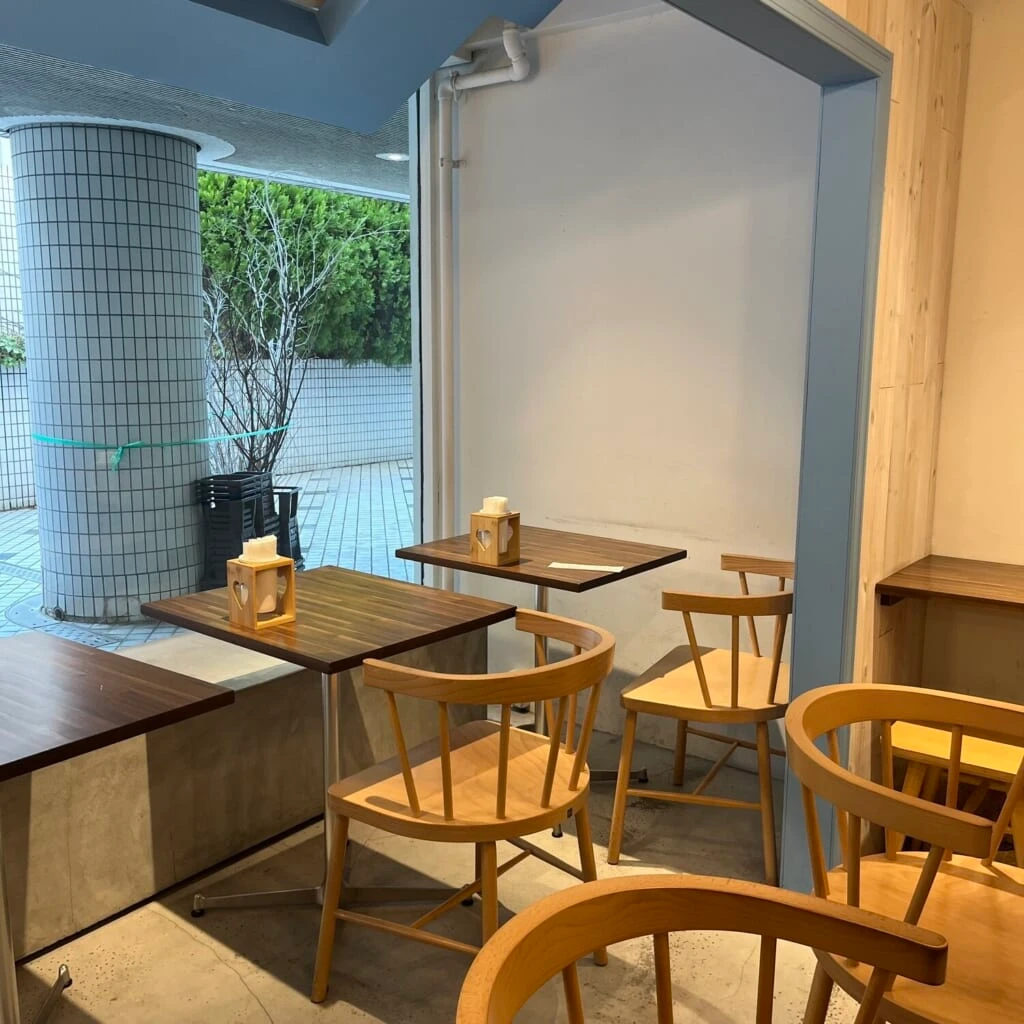 クレープとエスプレッソとジェラートと 原宿店 イートイン 室内 店内