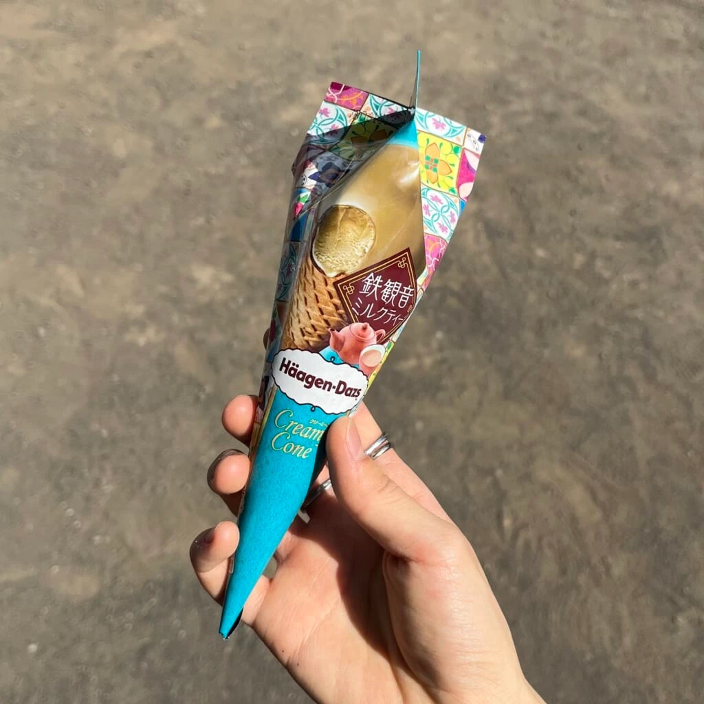ハーゲンダッツ「クリーミーコーン 鉄観音ミルクティー」のパッケージ