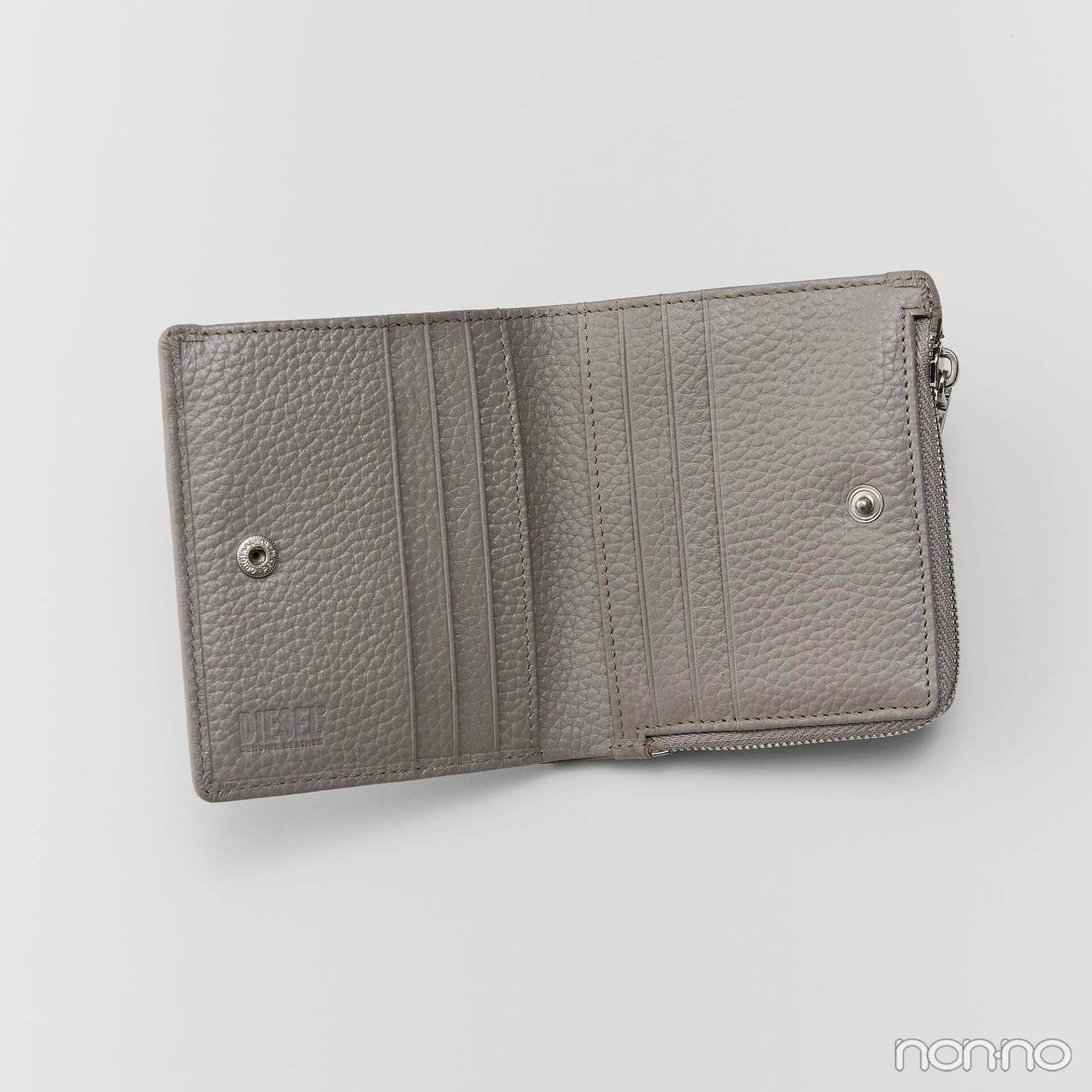 ディーゼルのHissu Evo Bi Fold Zip Lの中身