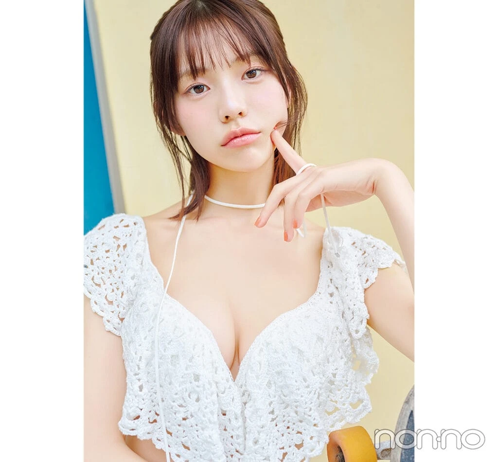 菊地姫奈の水着コーデ チョーカーで肌感を調節!