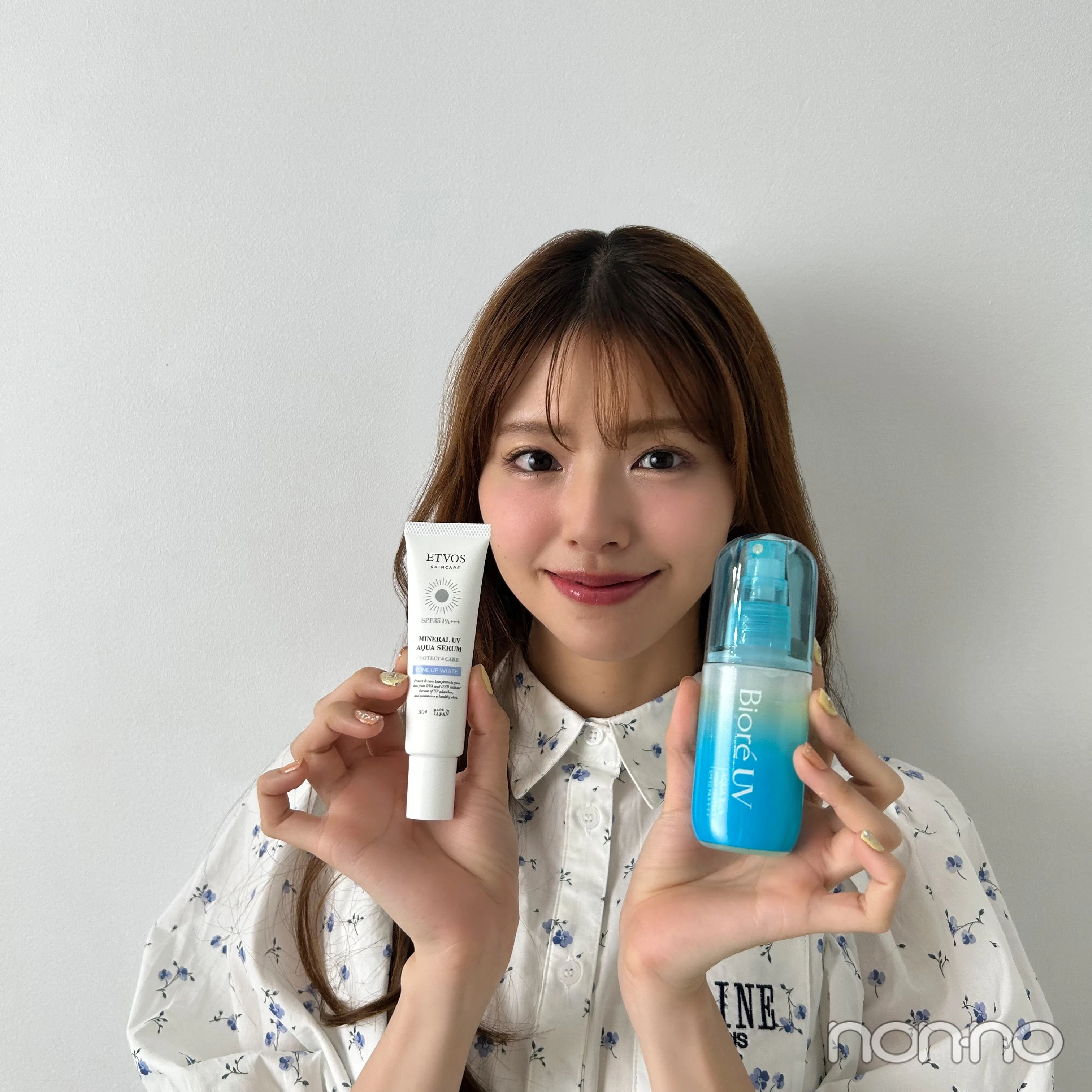鈴木ゆうかとエトヴォスミネラルUVアクアセラム トーンアップホワイトと、ビオレUVアクアリッチ アクアプロテクトミスト