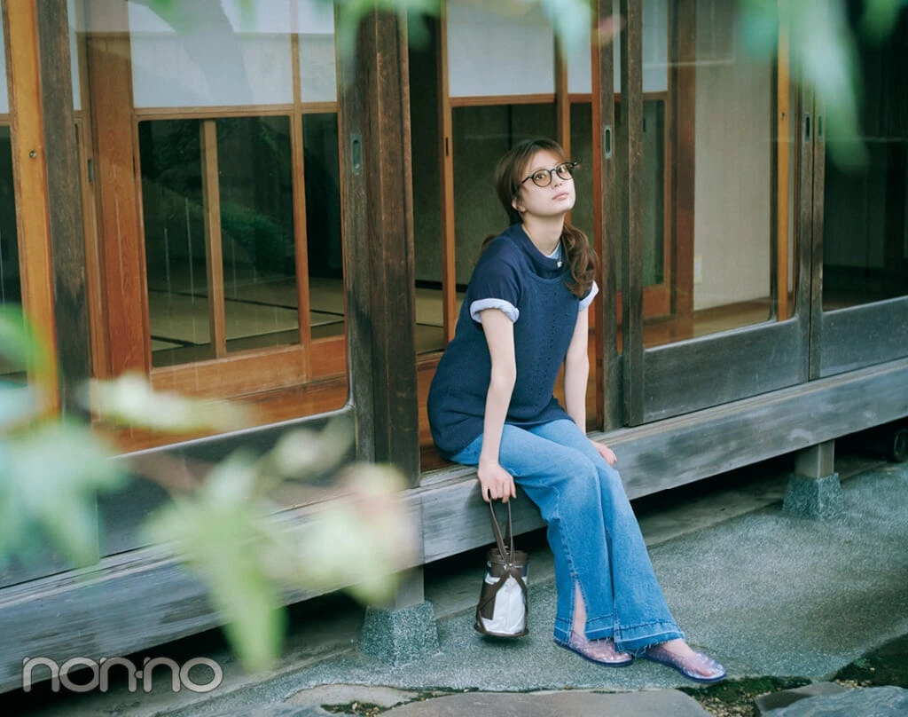 紺野彩夏のランジェリー風キャミタンコーデ Tシャツとキャミタン2