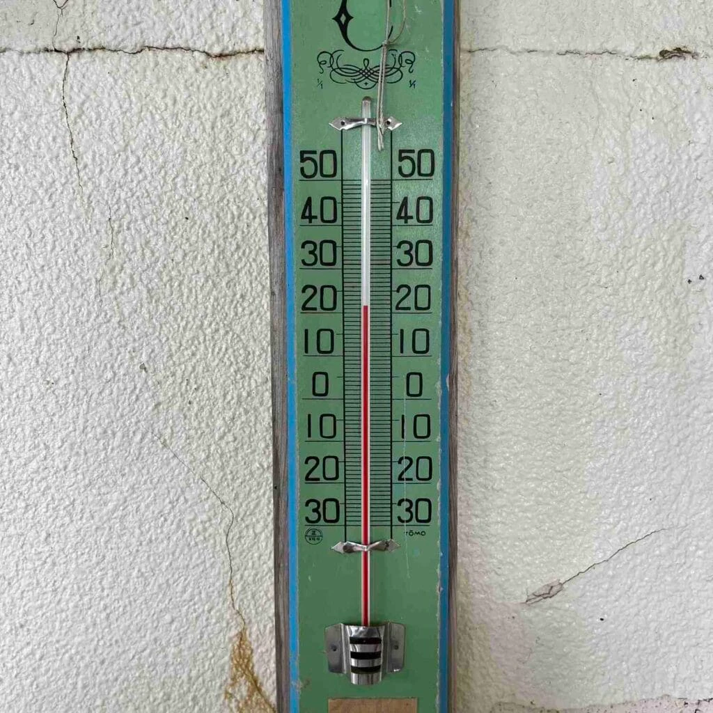 谷川岳ヨッホ リフトで上がった先の温度計　20℃を指す