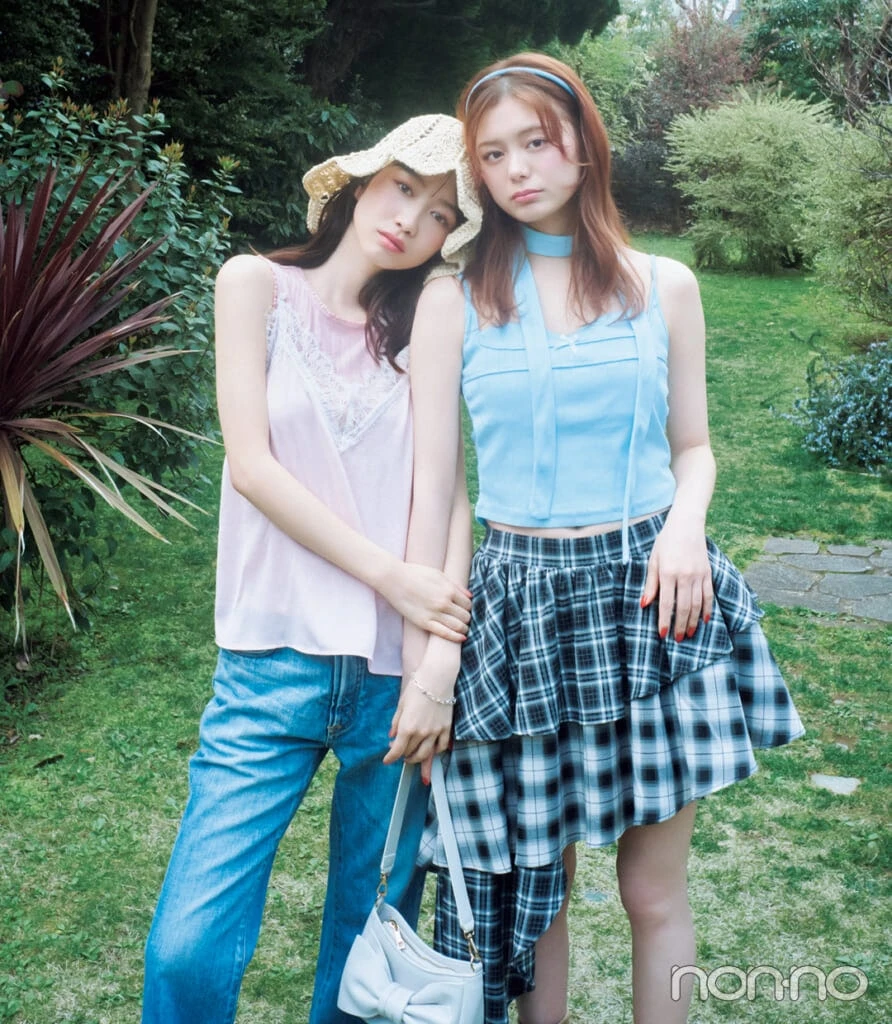 岡本夏美と紺野彩夏のランジェリー風レースキャミコーデ