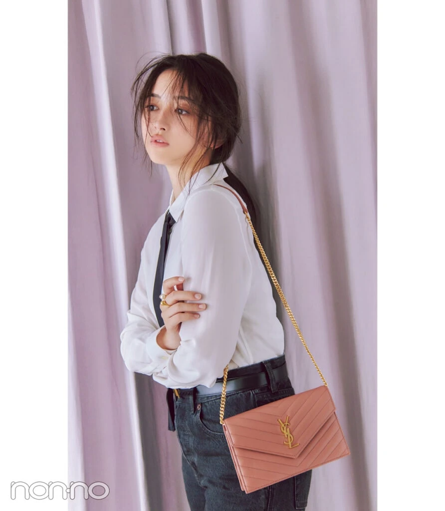 井上和とサンローランのウォレット