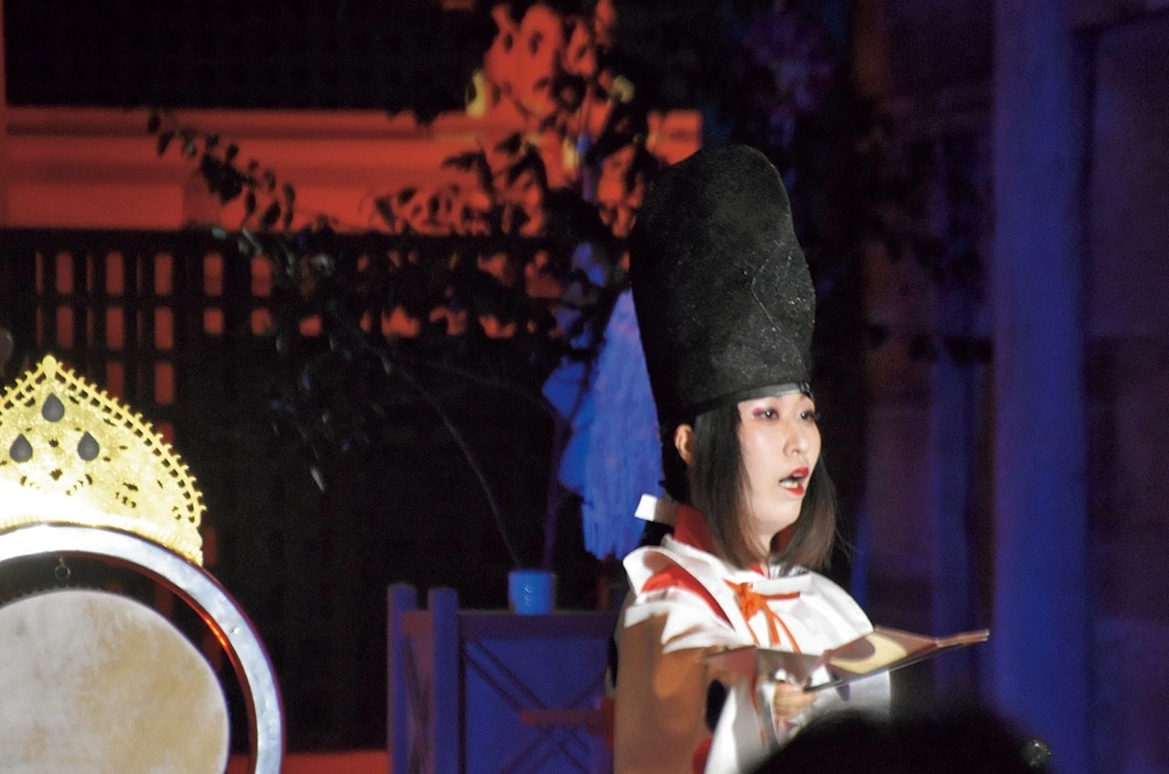 雅楽と白拍子舞をコラボした荒木さん