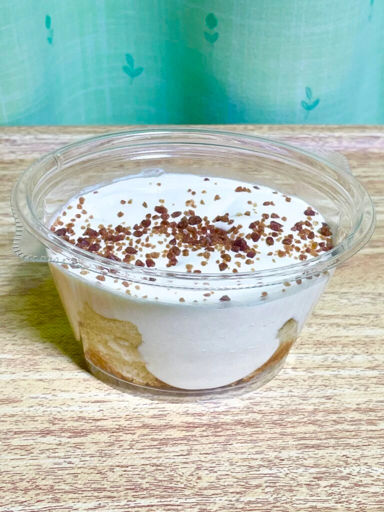 モンテール『クリーミー Dolce・蜜芋ブリュレ』の蓋を開けて斜め上から撮った写真です。