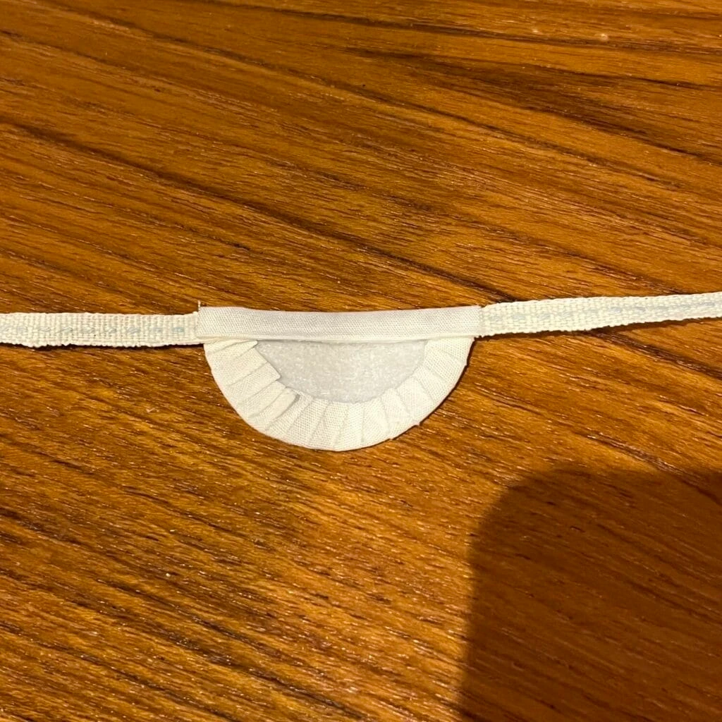 ぬいぐるみ スタイ ひも 糊付け後