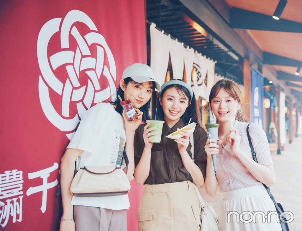 紺野彩夏と香音と小宮山莉渚の豊洲 千客万来での食べ歩き写真