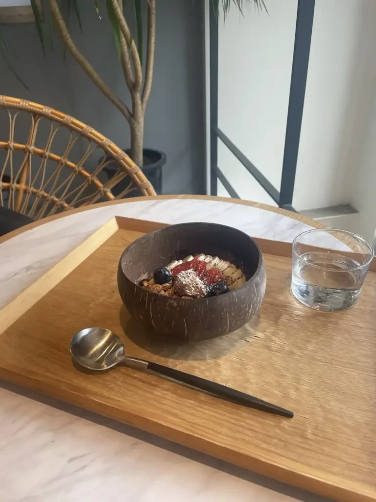 東京・荻窪　WOODBERRY COFFEEのアサイーボウル