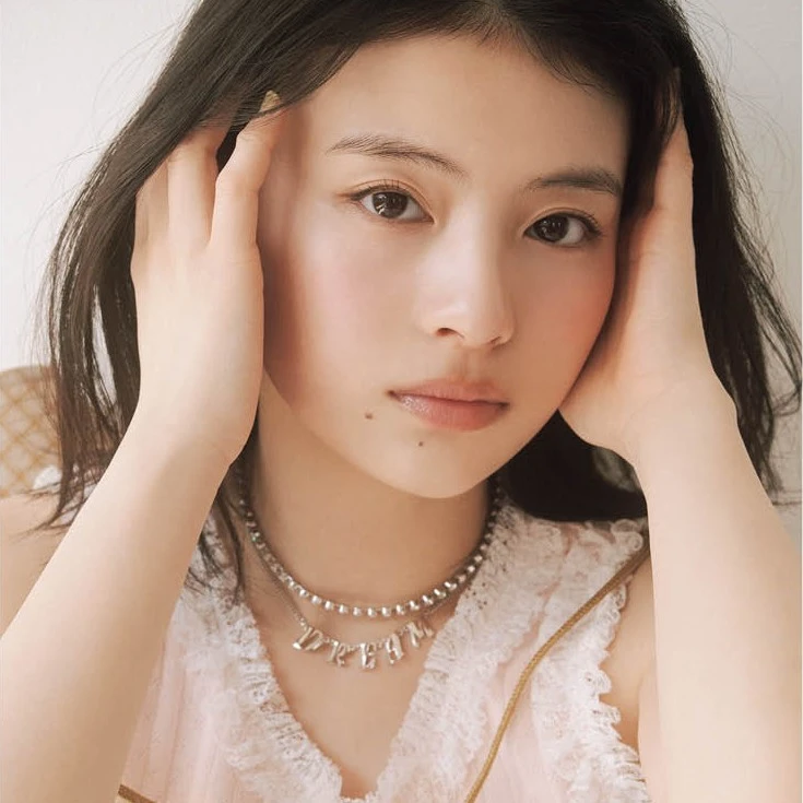 【出口夏希】平成っぽタンクトップは潔く一枚で！上下ワントーンで魅せる大人な姉み増しコーデ