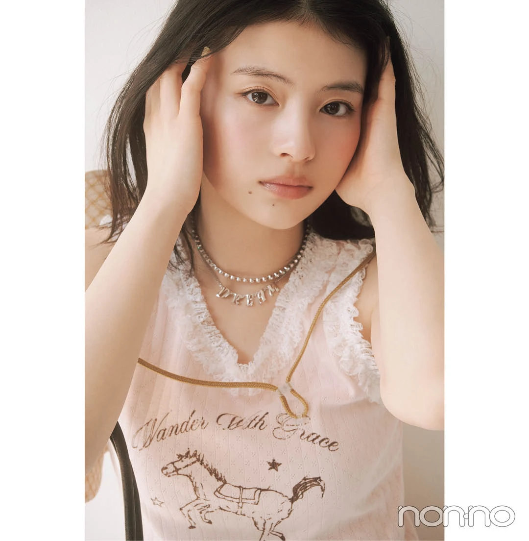出口夏希の平成っぽピンクタンクトップコーデ
