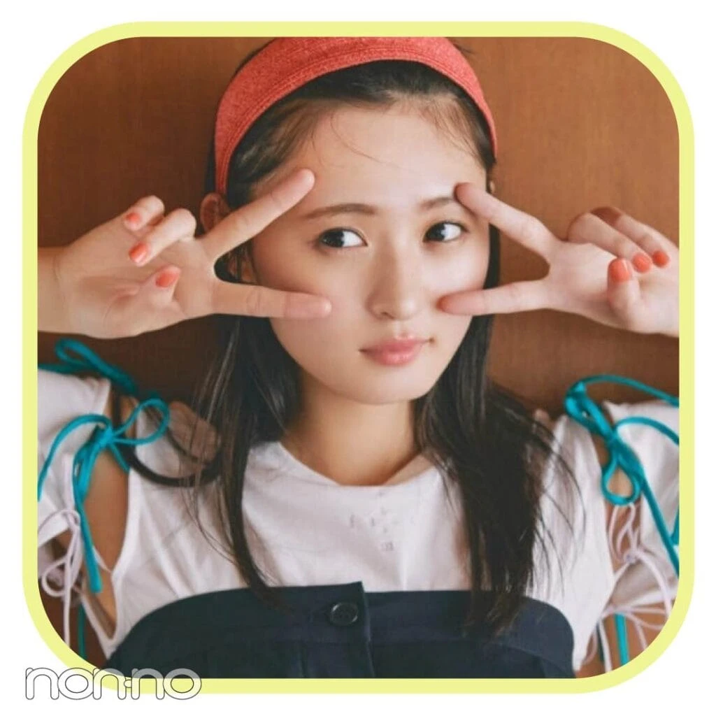 遠藤さくらの袖リボンドッキングTシャツ