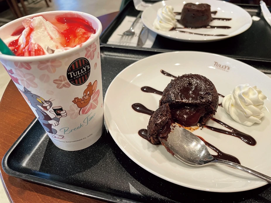 いつも立ち寄るカフェでもちょっと特別な気分に(すずのねさん・大学2年)