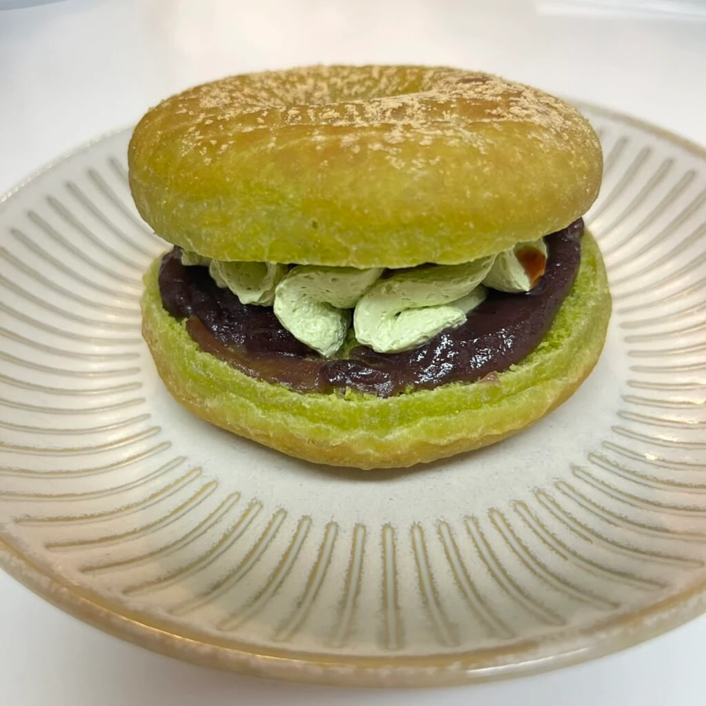 ドら抹茶 つぶあん華ホイップの写真。