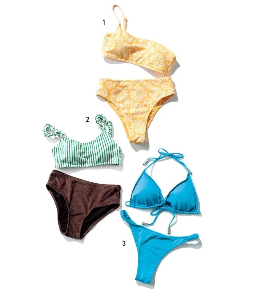 ROXYのオレンジのビキニ、SEA DRESSのグリーンのストライプ×ブラウンのビキニ、MIZUASOBIのブルーのビキニ