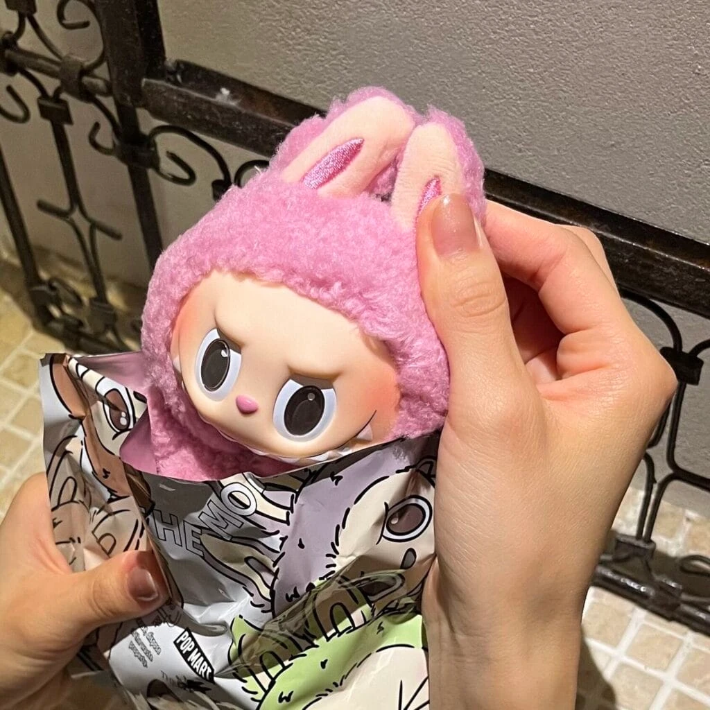 THE MONSTERS Exciting Macaron 開封中 様子
